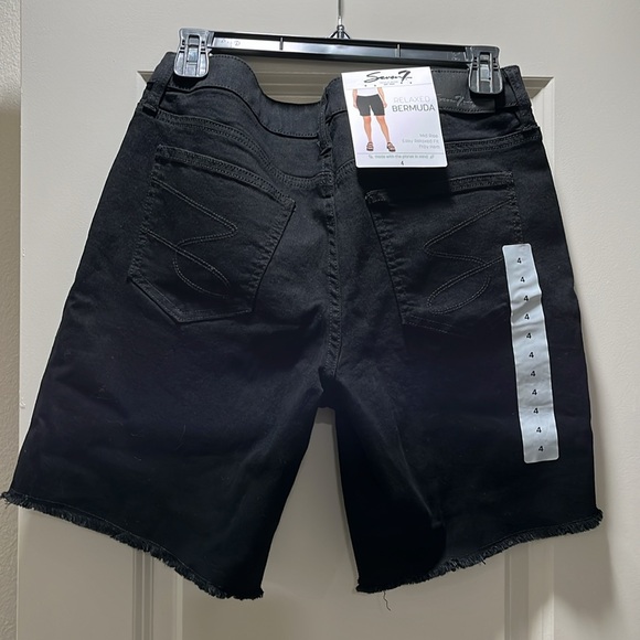 NWT Bermuda shorts - Picture 3 of 4